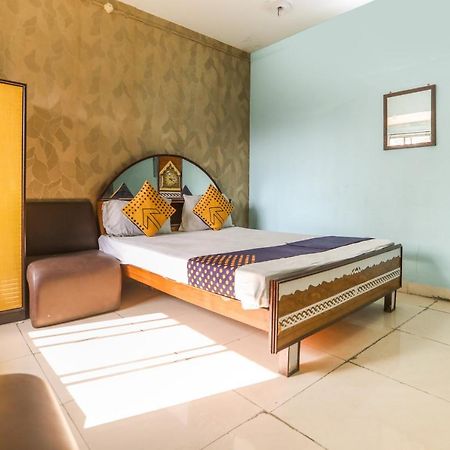 Spot On 10470 Hollywood Joka Hotel Bhasa Buitenkant foto