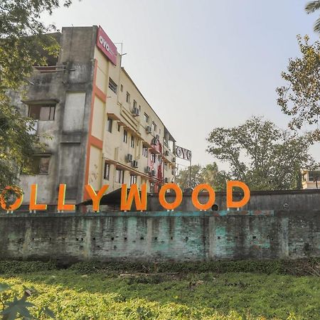 Spot On 10470 Hollywood Joka Hotel Bhasa Buitenkant foto