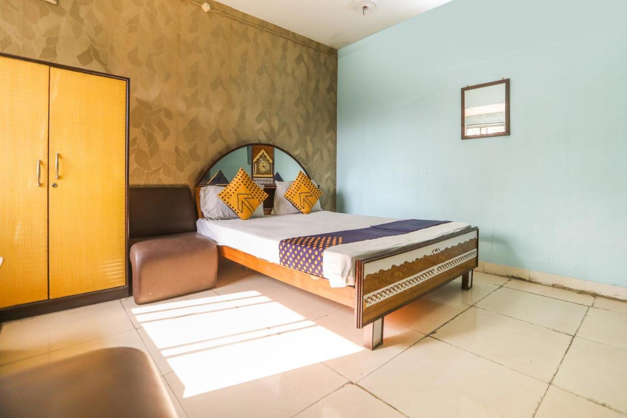 Spot On 10470 Hollywood Joka Hotel Bhasa Buitenkant foto