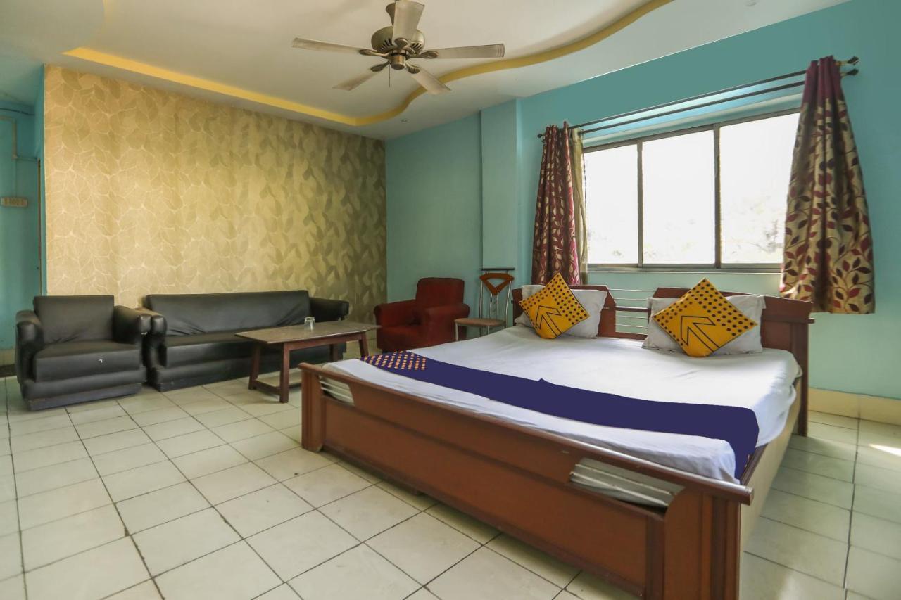 Spot On 10470 Hollywood Joka Hotel Bhasa Buitenkant foto