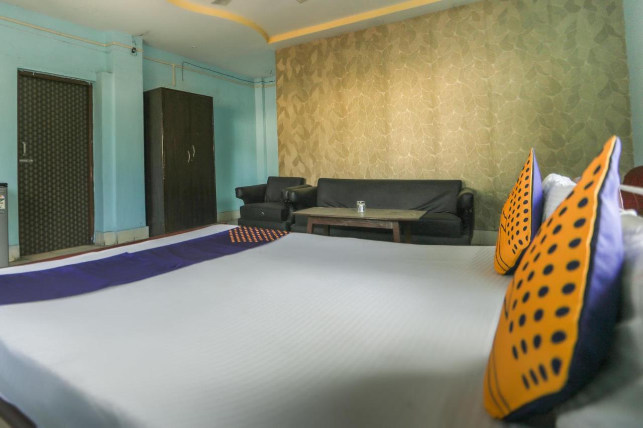 Spot On 10470 Hollywood Joka Hotel Bhasa Buitenkant foto